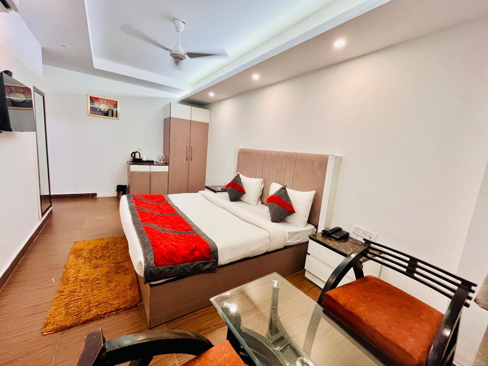 Hotel The Gold Inn - Karol Bagh Delhi Екстер'єр фото