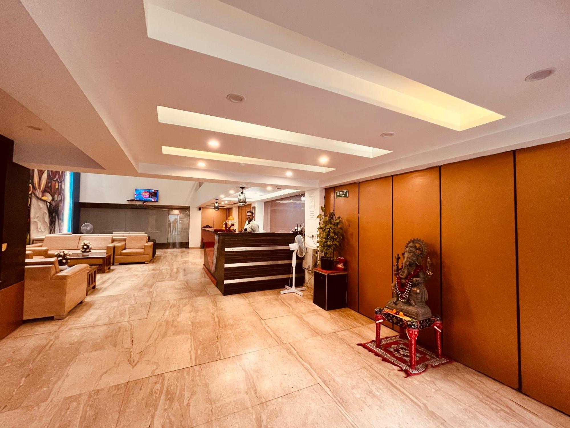 Hotel The Gold Inn - Karol Bagh Delhi Екстер'єр фото