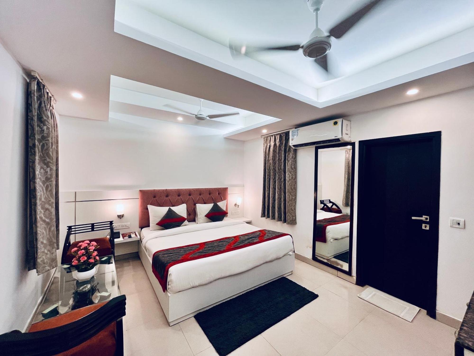 Hotel The Gold Inn - Karol Bagh Delhi Екстер'єр фото