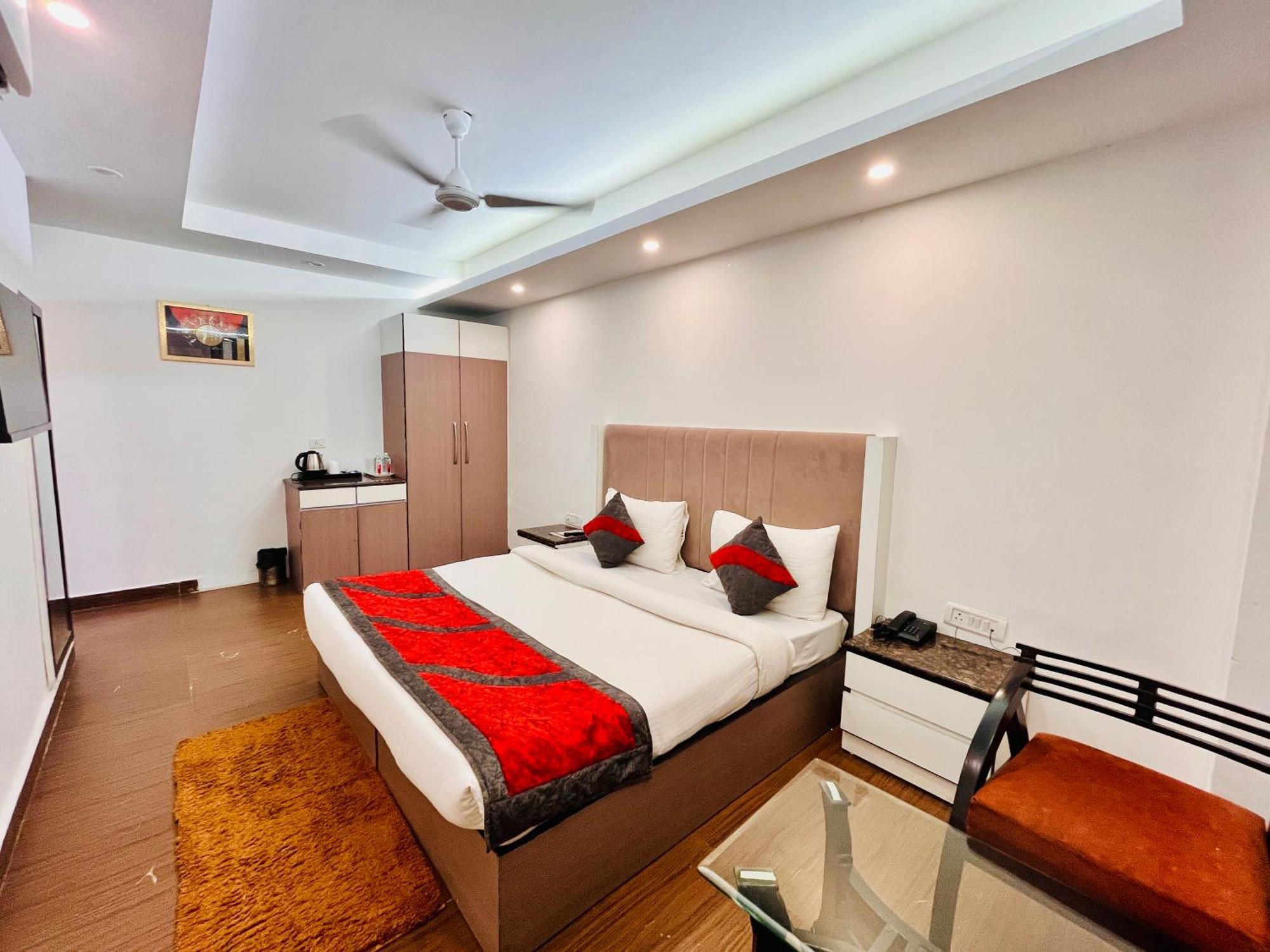 Hotel The Gold Inn - Karol Bagh Delhi Екстер'єр фото